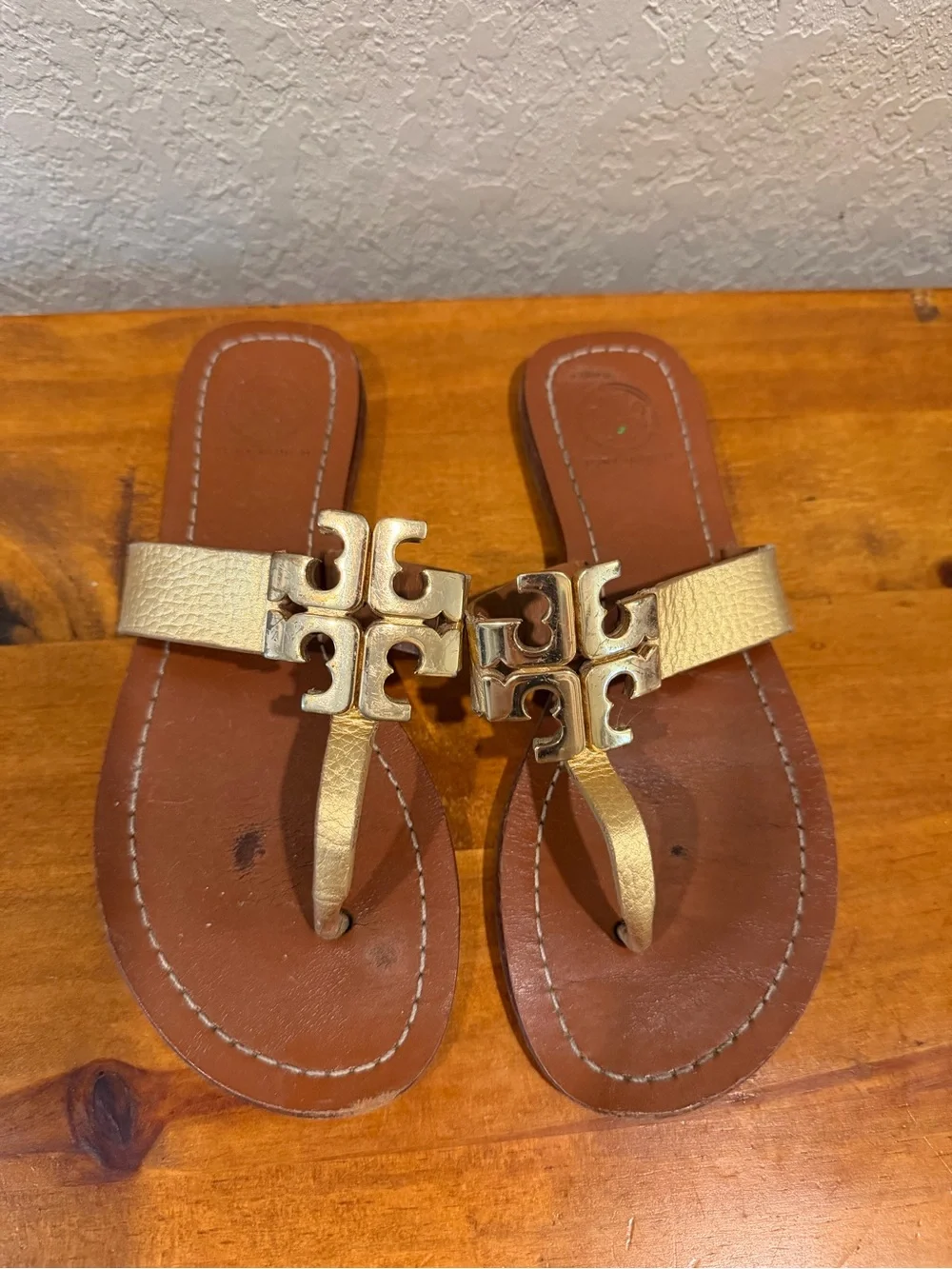 Tory Burch size 5 Brown Leather T-Strap Sandals with Gold Hardware